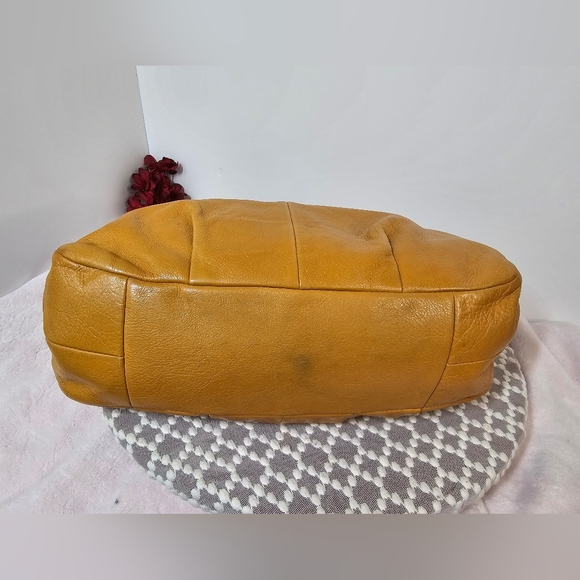 ❤EUC CarryAllLeather 3 Compartment Shoulder Bag. - Picture 7 of 15